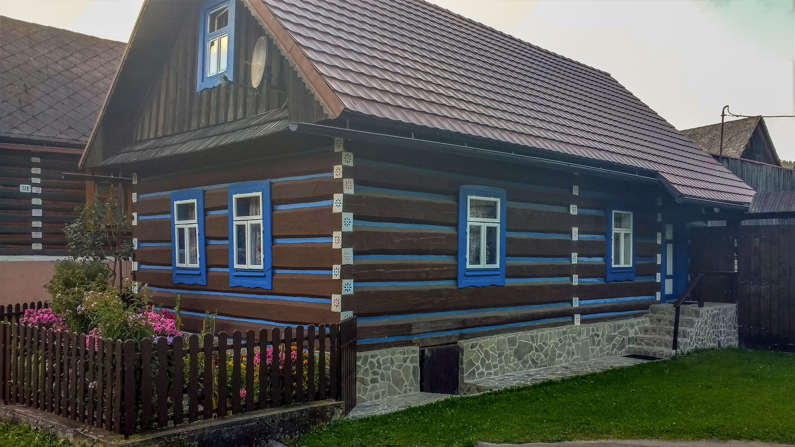 kolejna chata we wsi Osturnia
