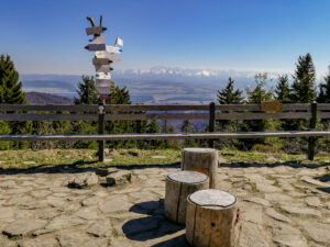 Widok na Tatry spod schroniska