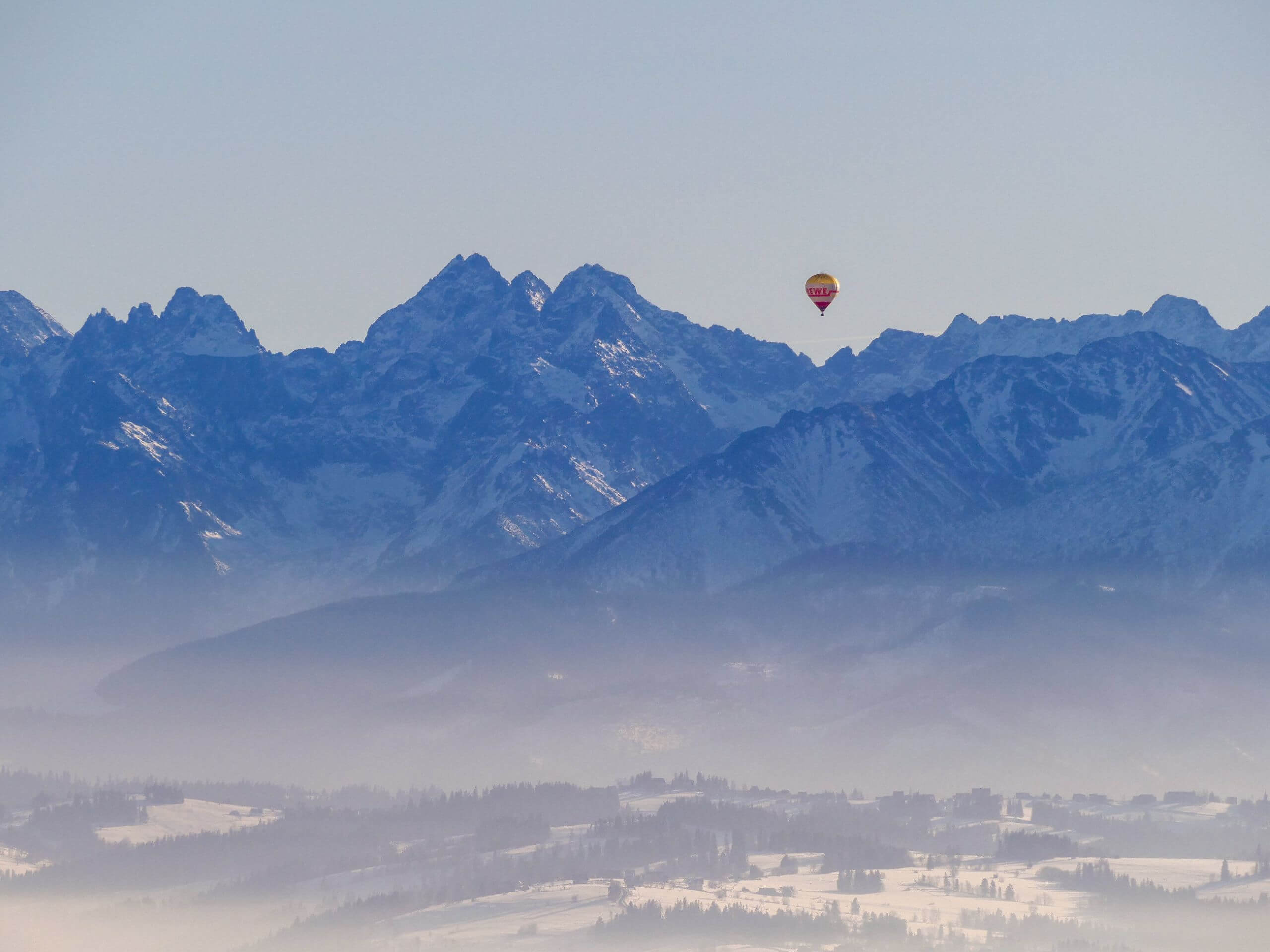 Balony nad Tatrami widziane z Gorców
