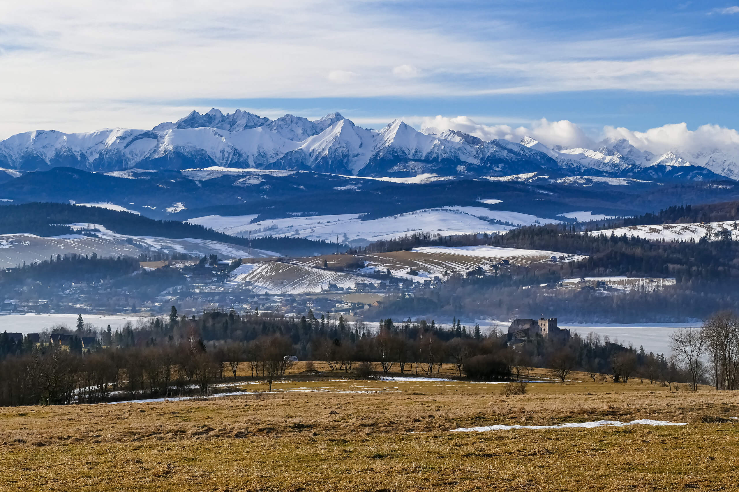 Widok na Jezioro Czorsztyńskie i Tatry