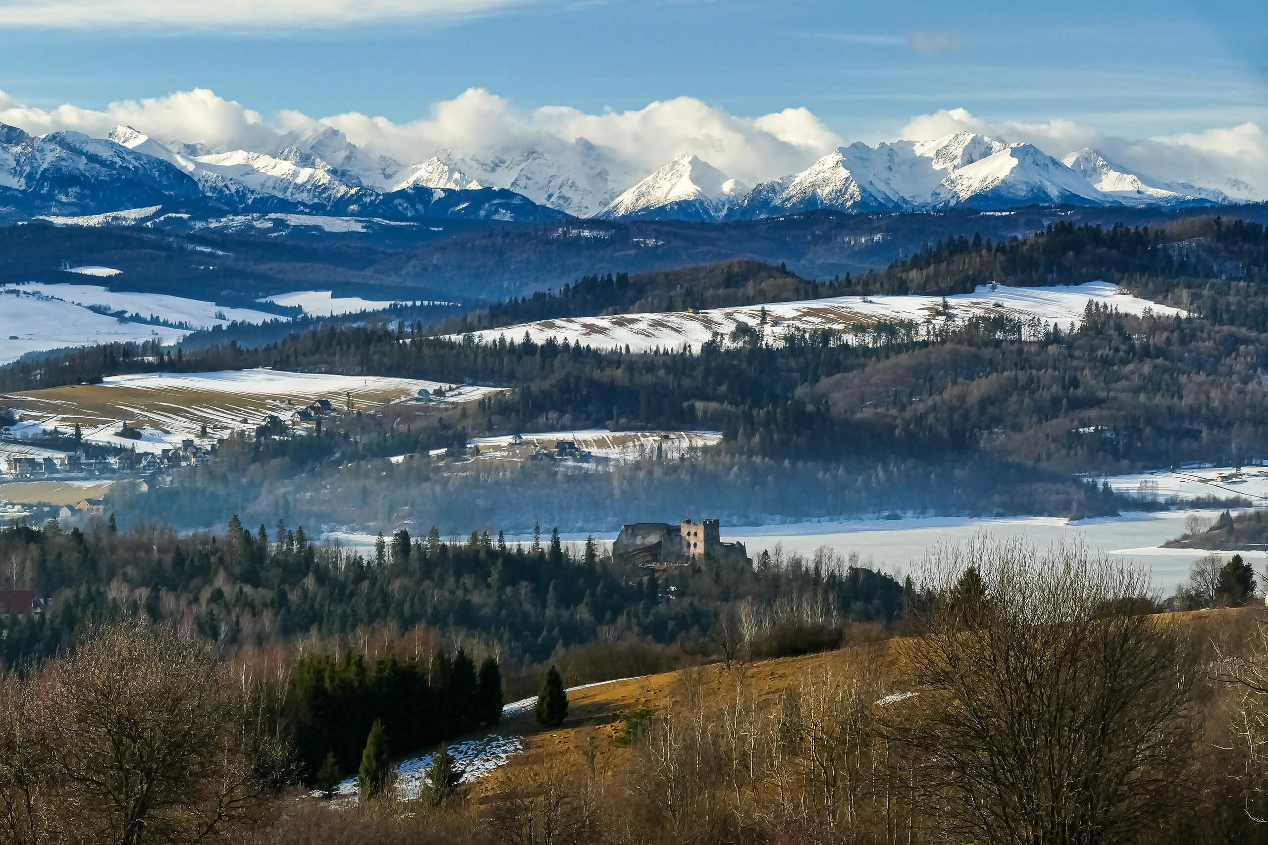 Widok na Zamek w Czorsztynie z Wielkiego Pola