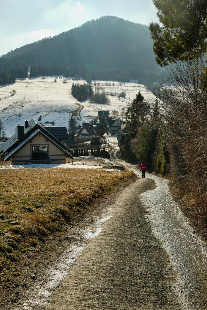 Początek szlaku z Przełęczy Glisne na Szczebel